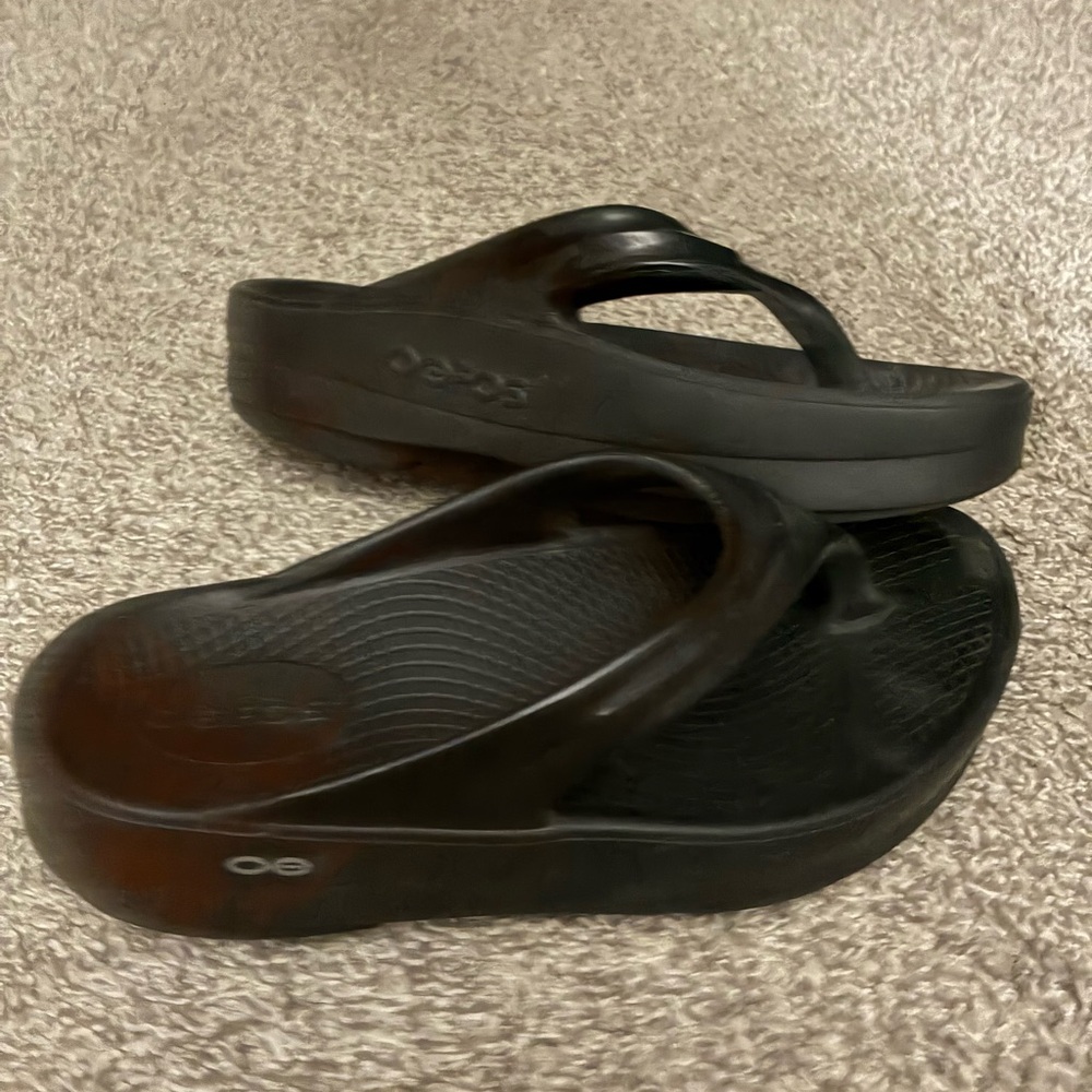 OOFOS Dark Brown and Black Sandals